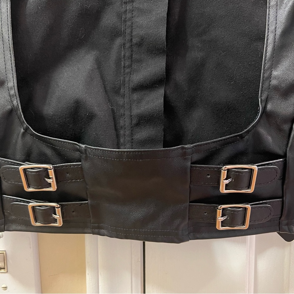 Blackmilk clothing harness buckle vest new with tags size medium - Picture 2 of 4